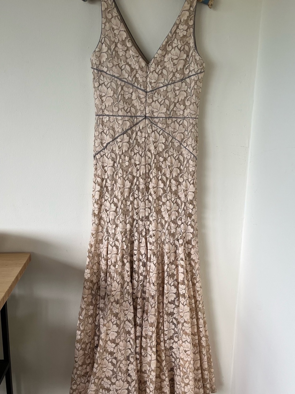 Vera Wang Blush Floral Lace V-Neck Maxi Dress Size 8 EUC Fully Lined Sleeveless - Picture 7 of 10
